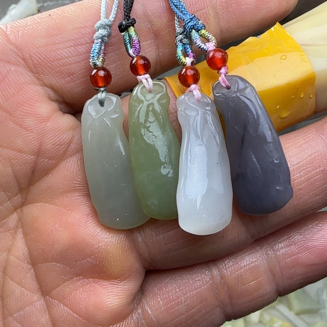 和田玉未镶嵌颈饰拍一发一，