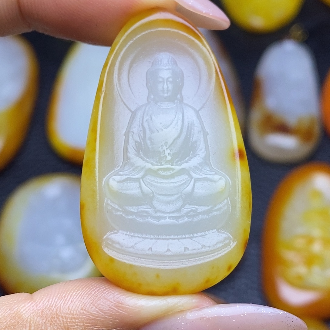 颈饰未镶嵌和田玉（糖玉）