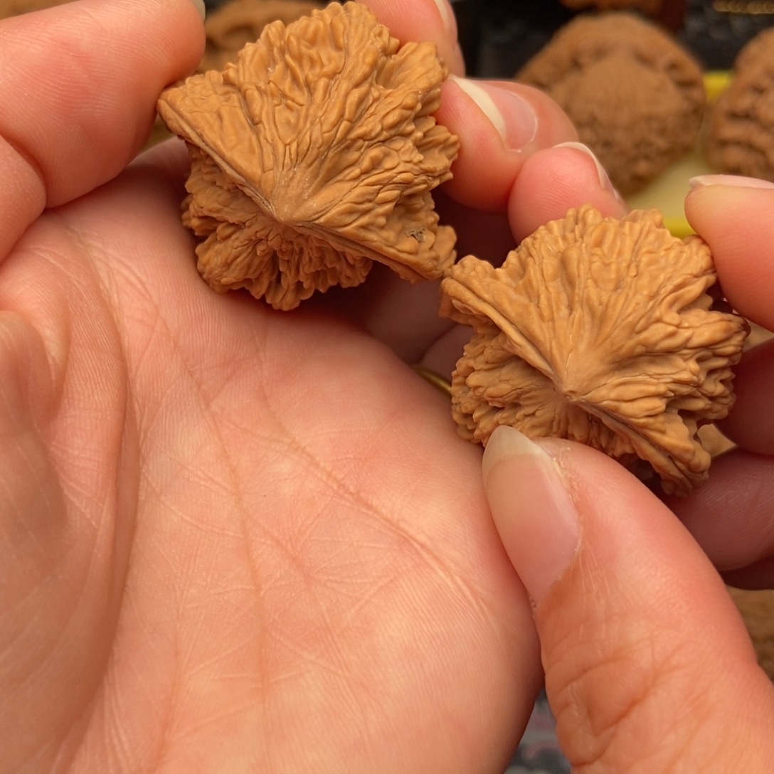 文玩核桃吊坠虎蛇