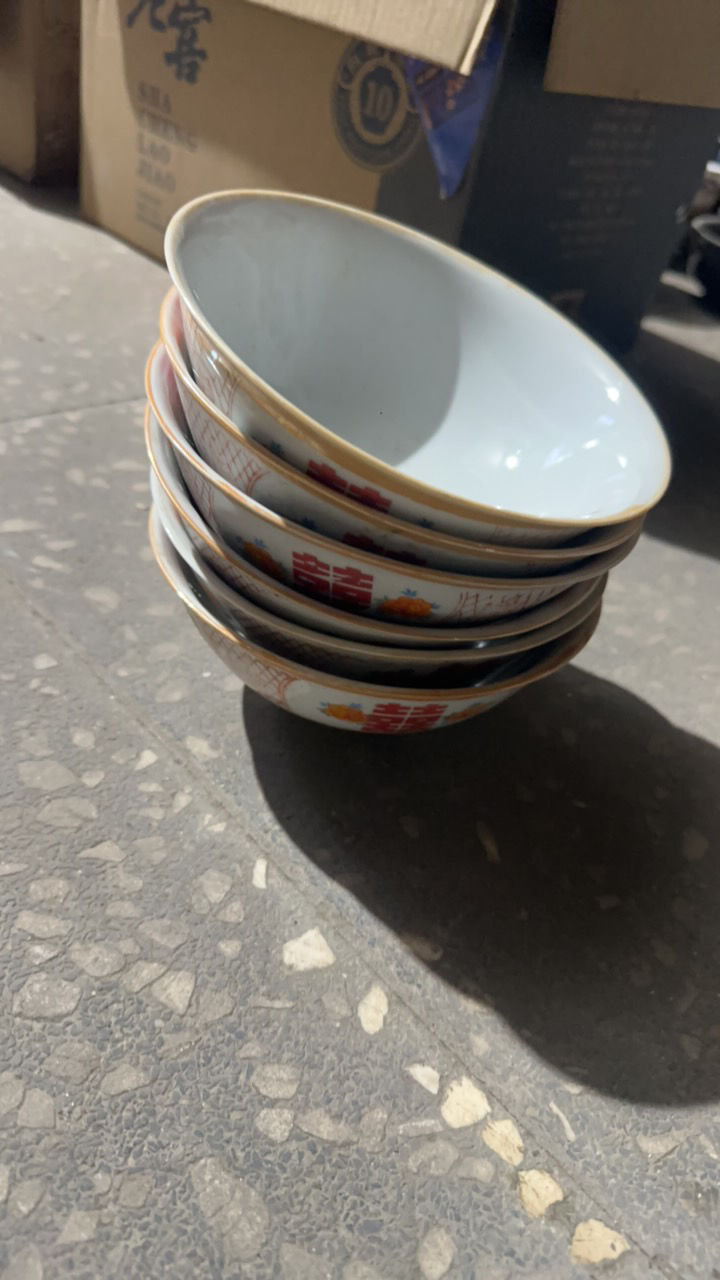 陶瓷盘子碗啥都有