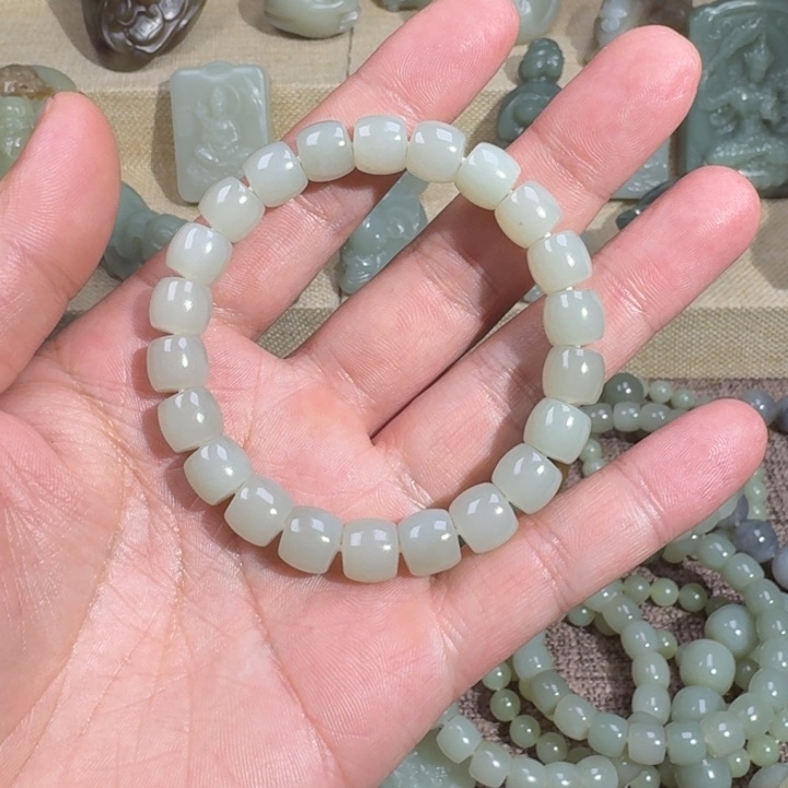 和田玉未镶嵌颈饰建*峰