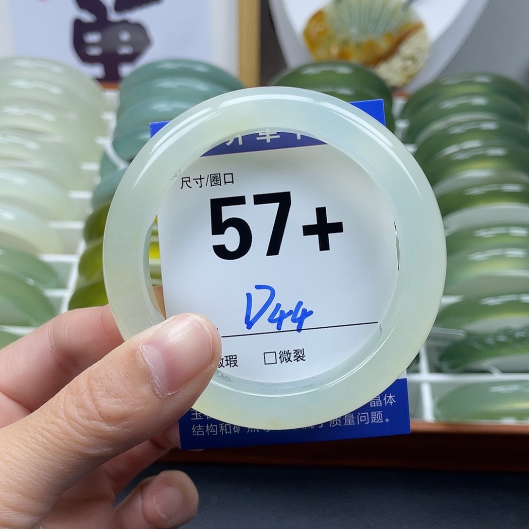 蛇纹石玉手镯未镶嵌大**爱