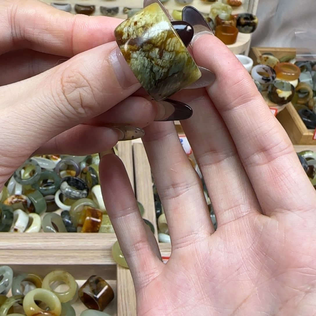 岫玉岫玉直切内径18.8未镶嵌萧*嘻