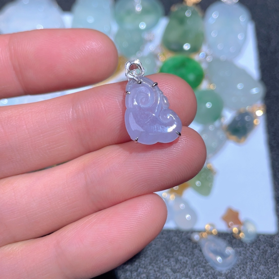 翡翠颈饰18K金镶嵌翡翠