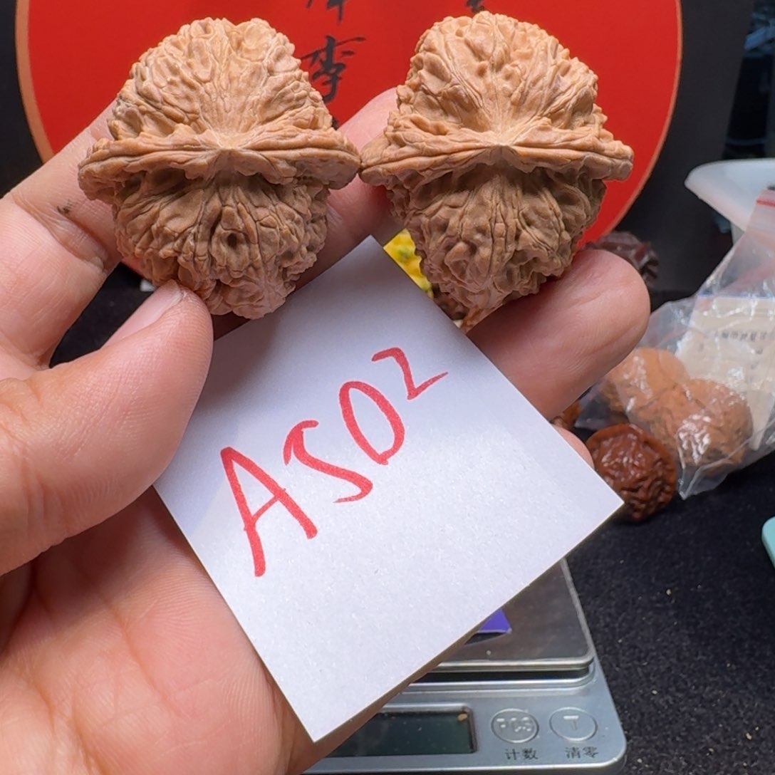 文玩核桃把件40三角白