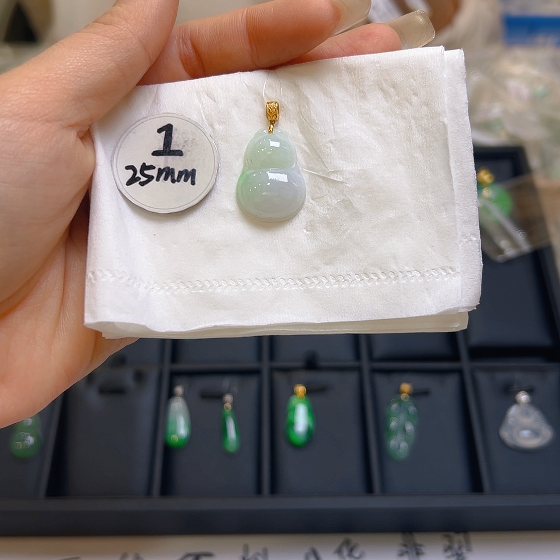 翡翠颈饰18K金镶嵌翡翠