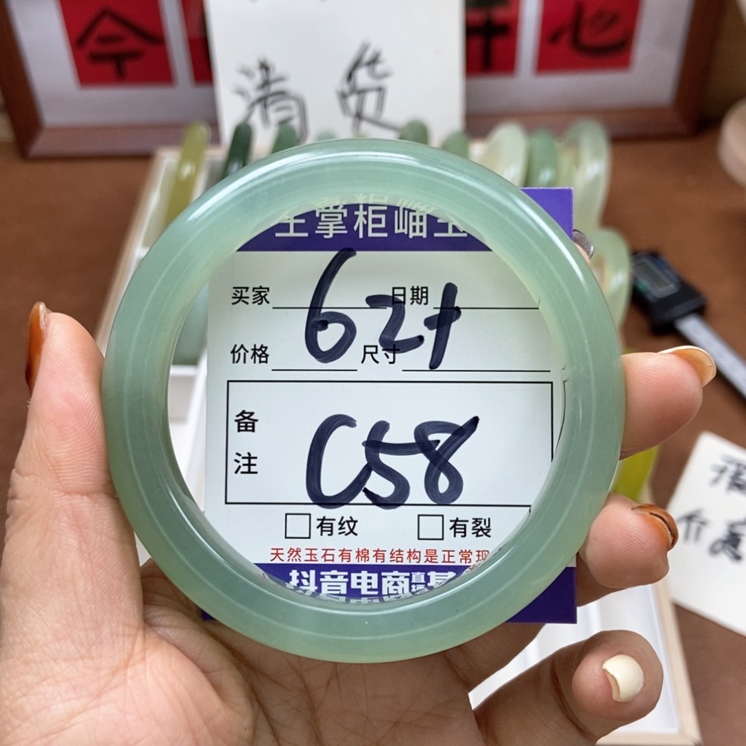 岫玉手镯手镯未镶嵌