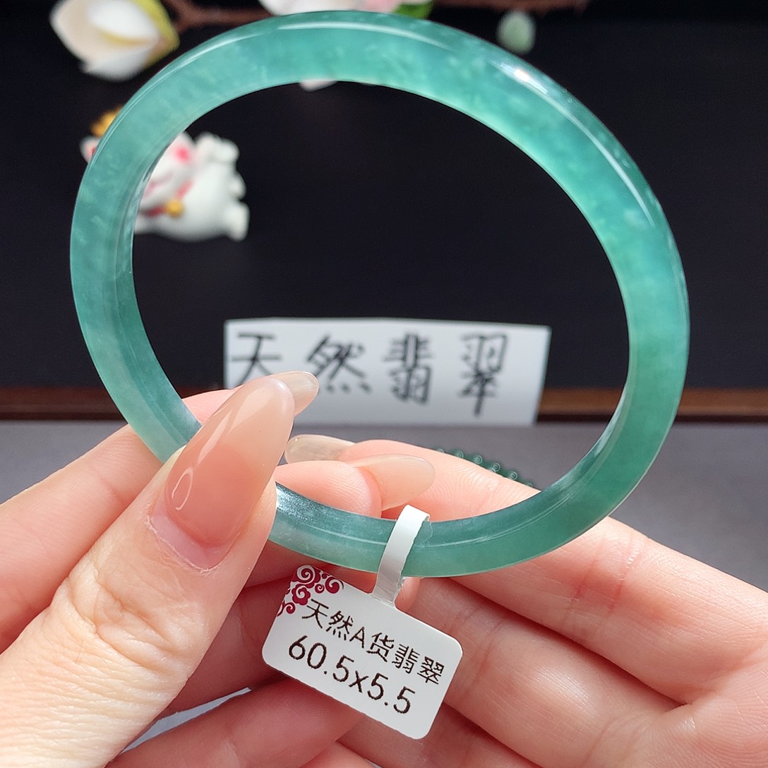 翡翠手镯（圆镯）未镶嵌