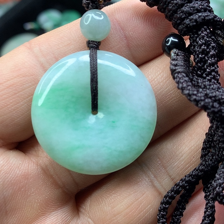 翡翠吊坠(赠链)未镶嵌❤****?