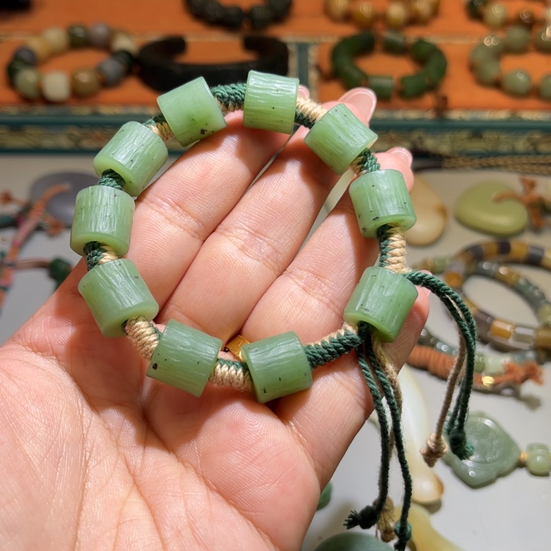 颈饰未镶嵌和田玉玉**心