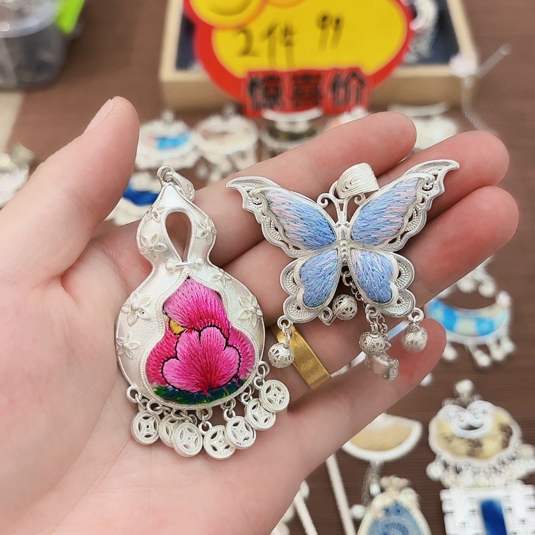 非金属布艺手工刺绣吊坠项链