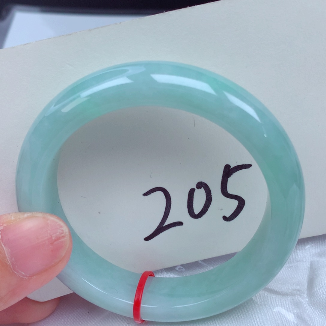 翡翠手镯未镶嵌翡翠