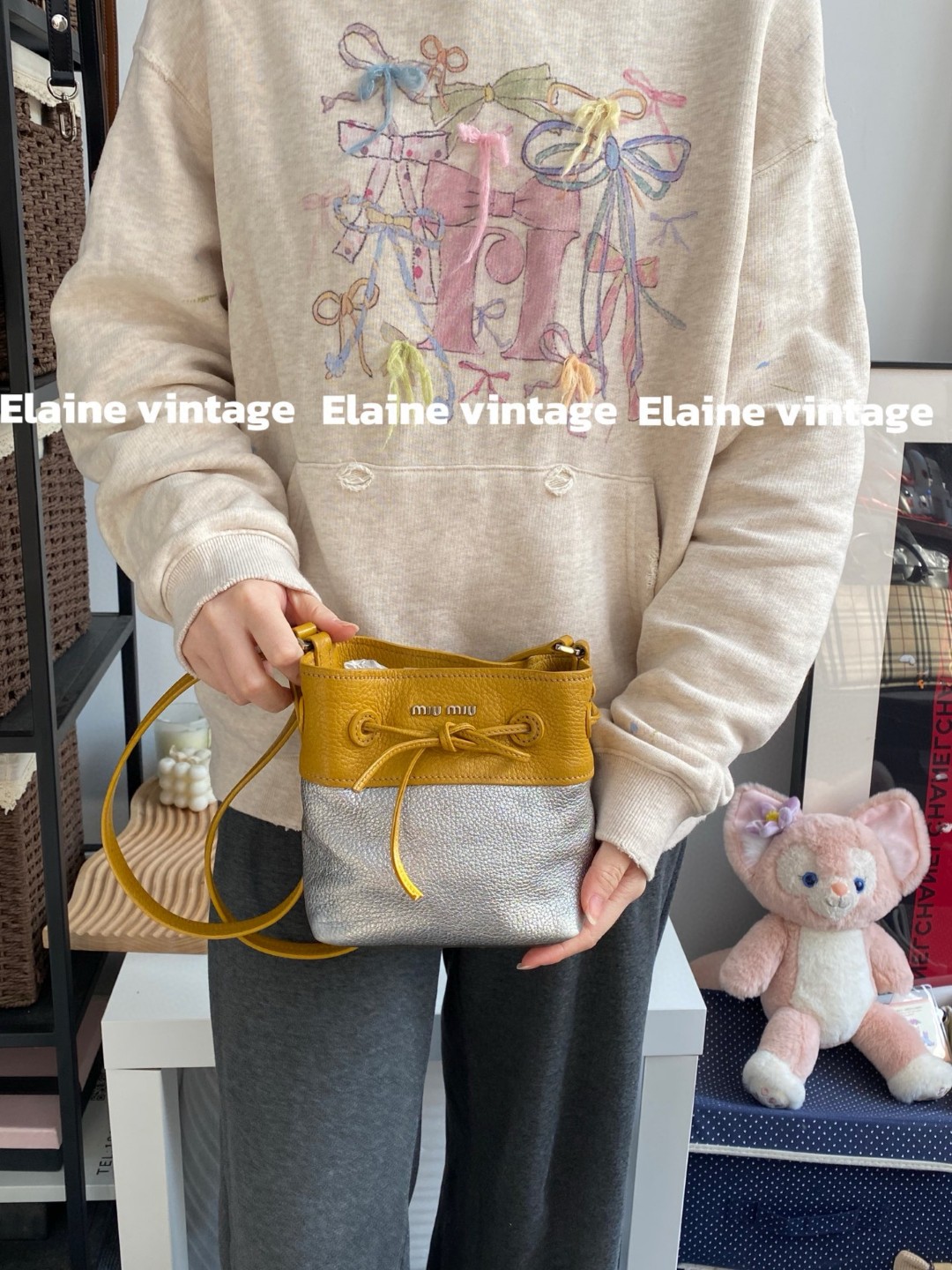 95新 MIU MIU/缪缪 银色拼黄色小号水桶斜挎包(15cm)/Y185