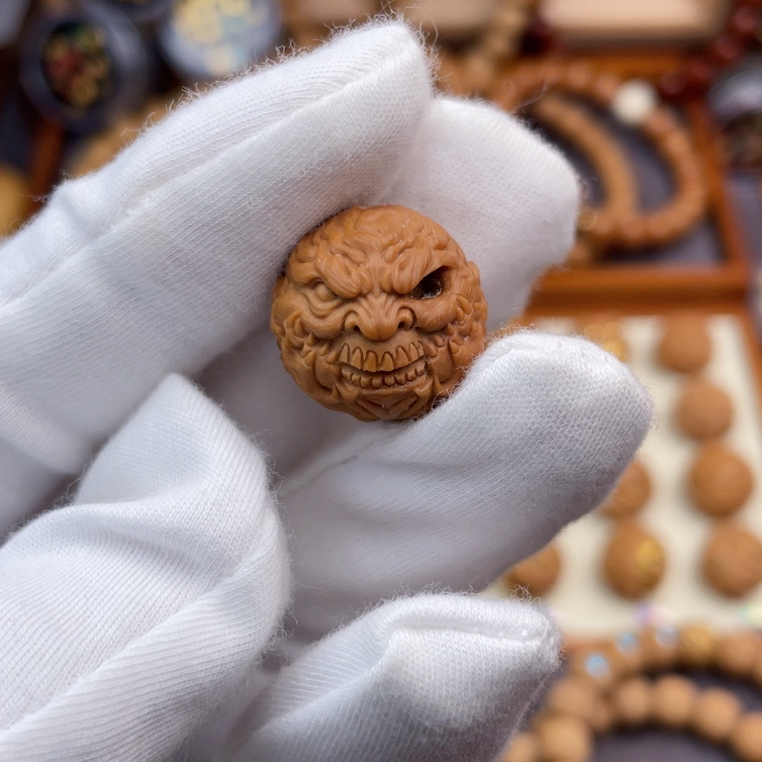 猴头核桃吊坠吞噬