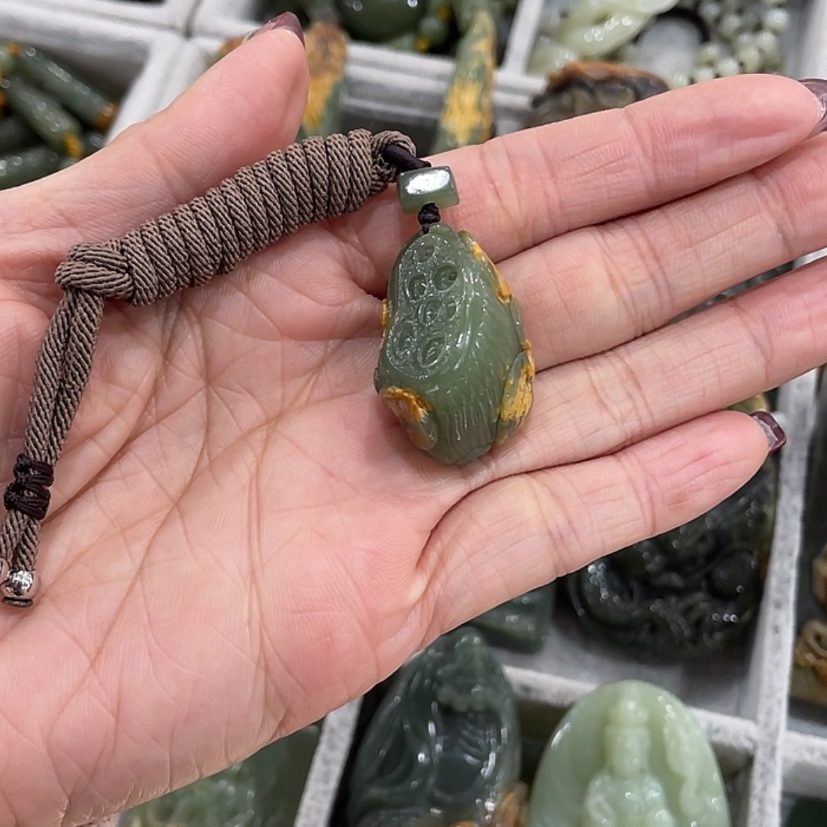 【闪购商品】岫岩河磨玉（透闪石质玉）颈饰未镶嵌九*?