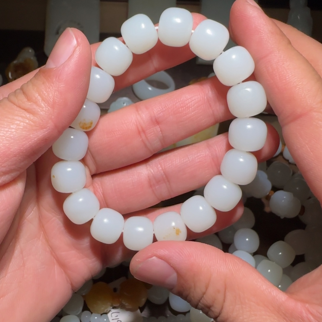 和田玉颈饰未镶嵌高****人