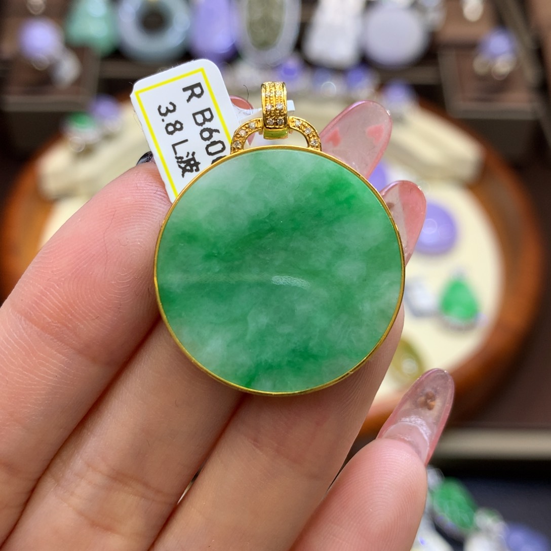 翡翠颈饰18K金镶嵌翡翠