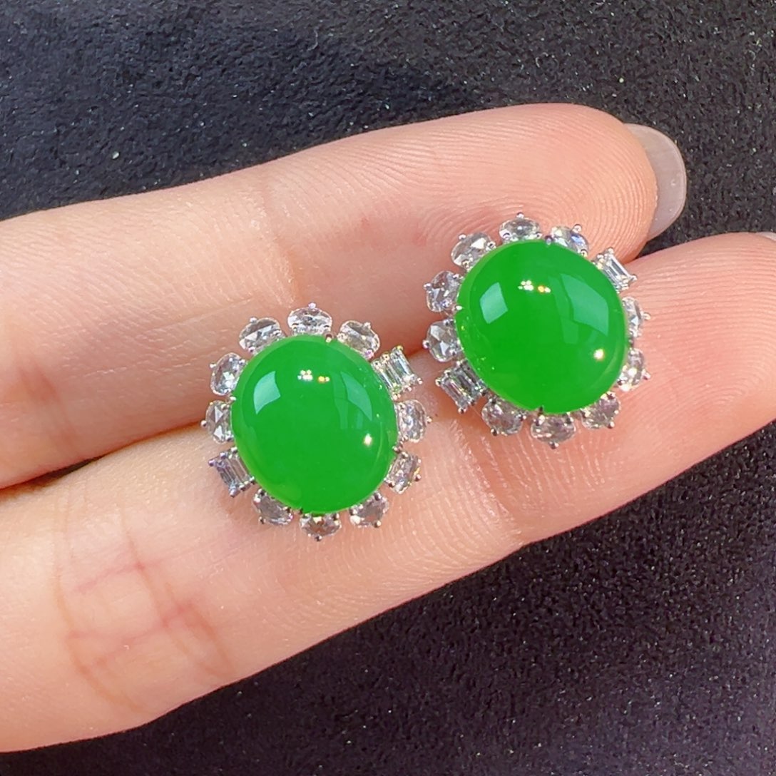 翡翠18K金镶嵌耳饰蛋面