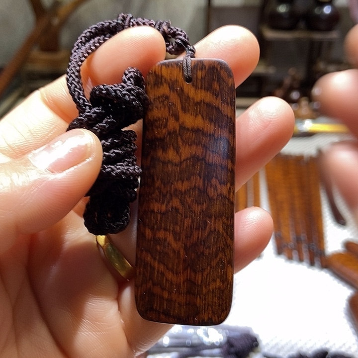 南美蛇纹木吊坠一个