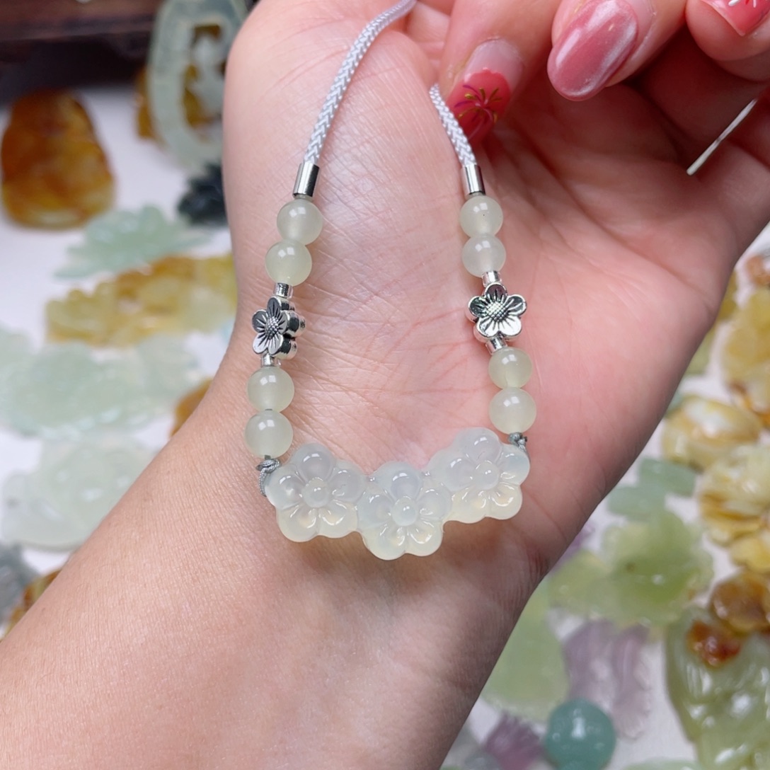 蛇纹石玉颈饰未镶嵌