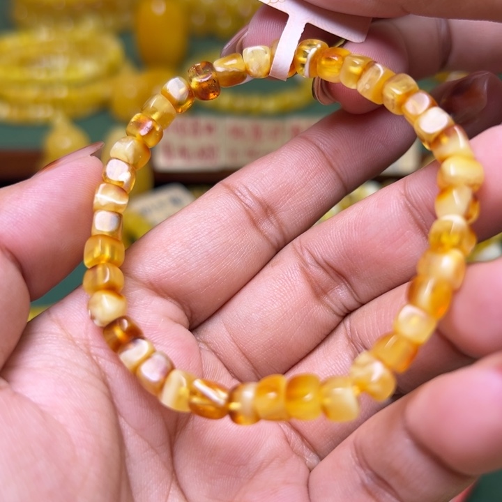 蜜蜡未镶嵌珠宝奇石