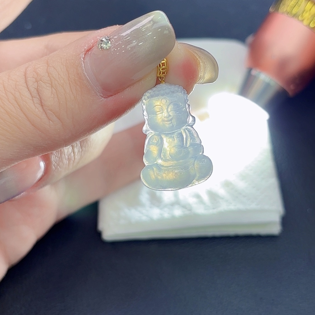 翡翠颈饰18K金镶嵌宝宝佛