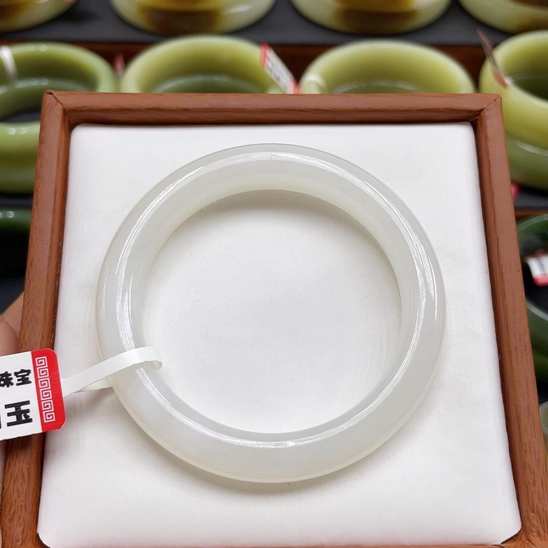 未镶嵌手镯和田玉