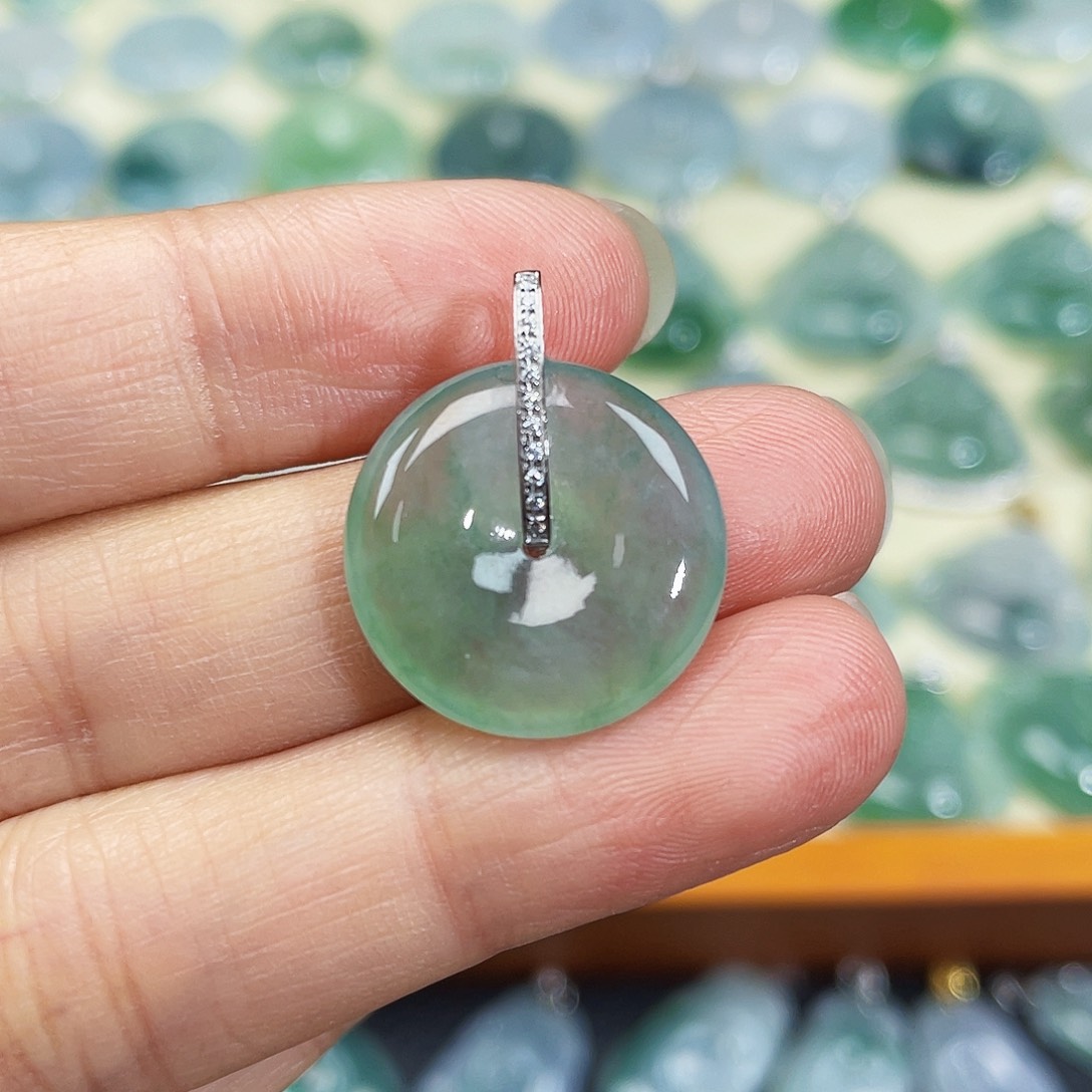 翡翠颈饰18K金镶嵌吊坠