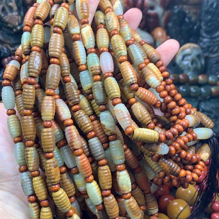 透闪石质玉未镶嵌珠宝奇石