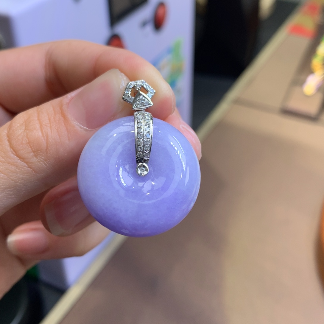 翡翠18K金镶嵌颈饰翡翠