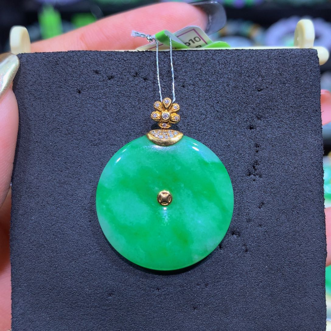 翡翠18K金镶嵌颈饰翡翠