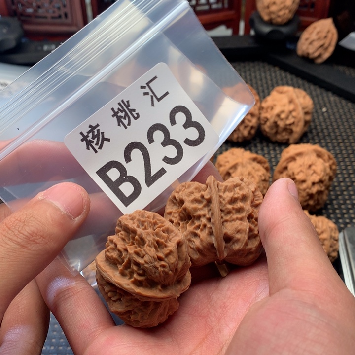 文玩核桃吊坠金钟