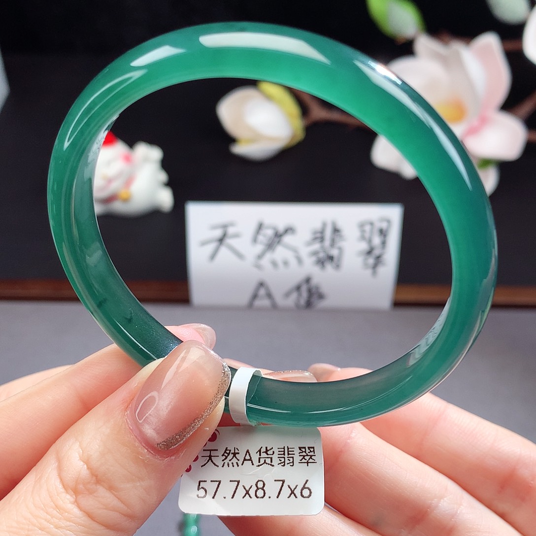 翡翠手镯（圆镯）未镶嵌