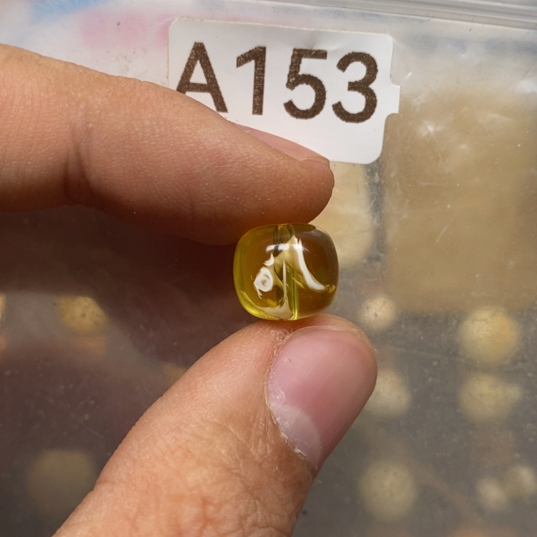 主***～蜜蜡未镶嵌裸石瑕疵