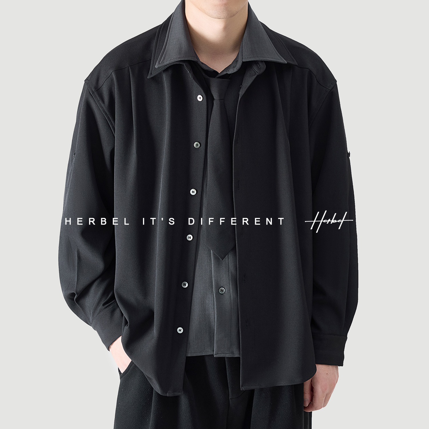 HERBEL/黑白2025早秋新品设计款穿搭假两件拼接日系复古翻领衬衫