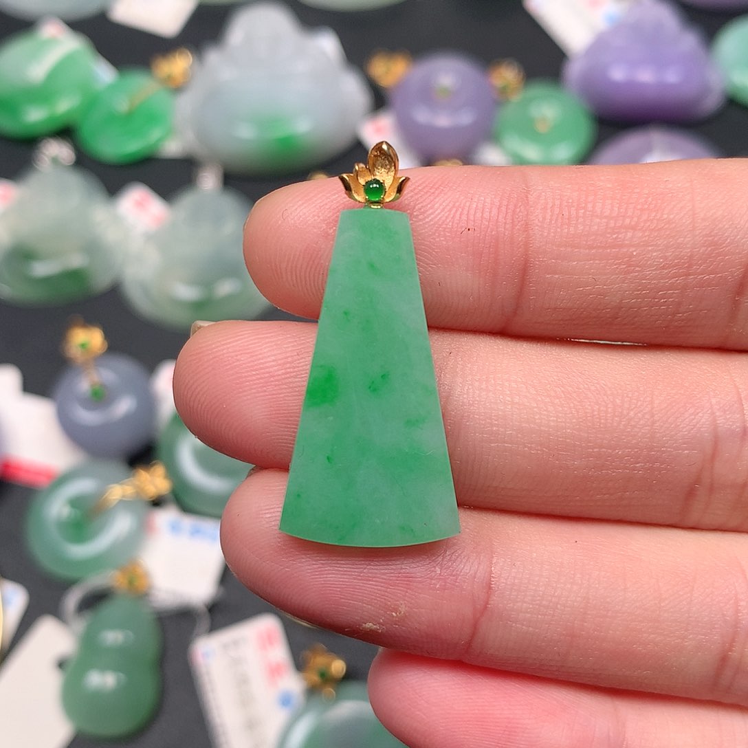 颈饰18K金镶嵌翡翠翡翠吊坠
