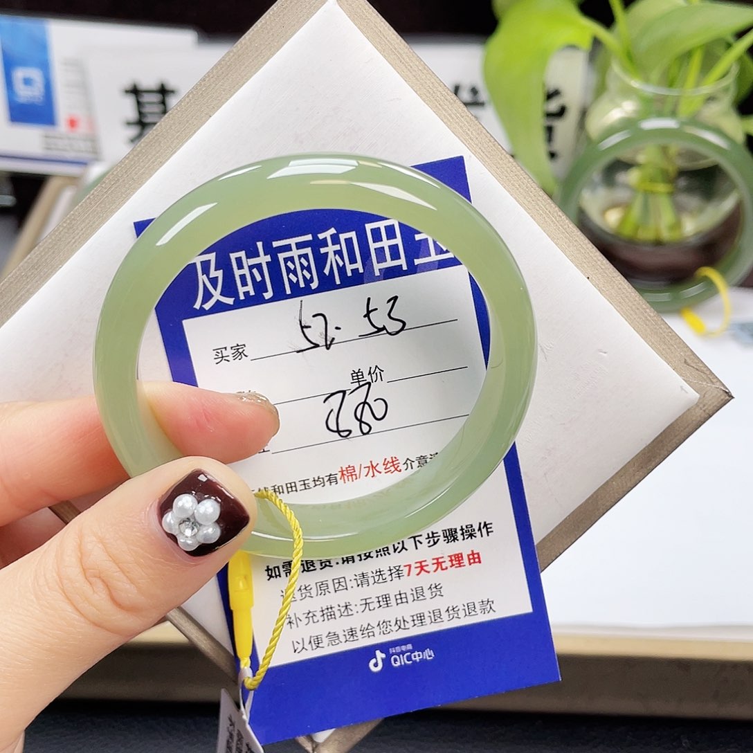 和田玉手镯未镶嵌