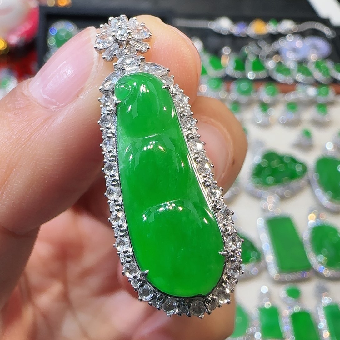 翡翠吊坠(不含链)18K金镶嵌