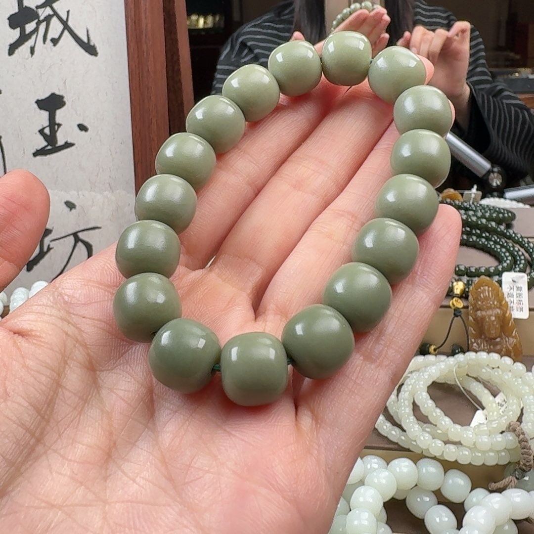 和田玉颈饰未镶嵌