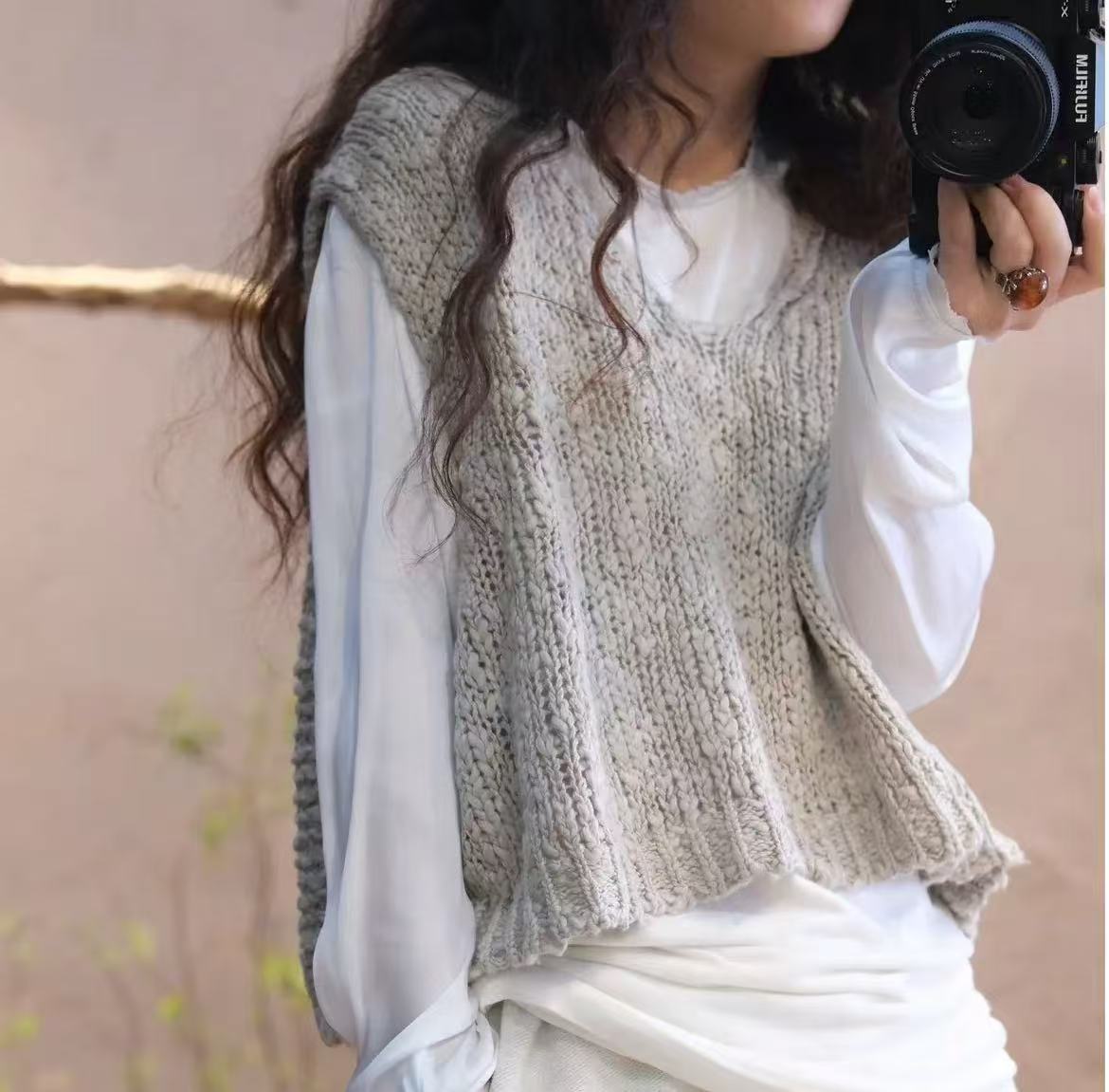 荼TU-B35584棉线镂空V领宽松文艺马夹针织马甲