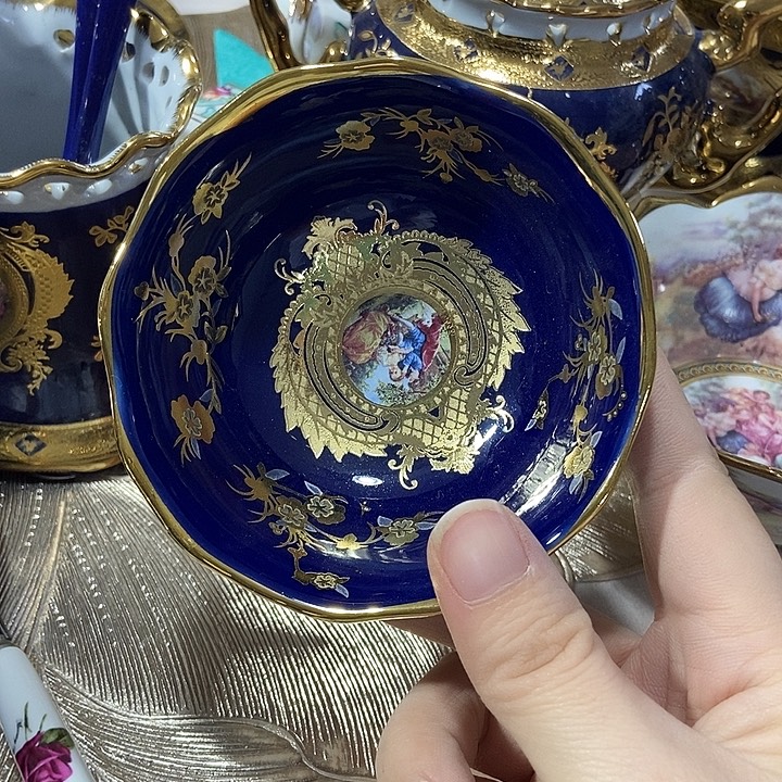瓷片微瑕2只…………………………………