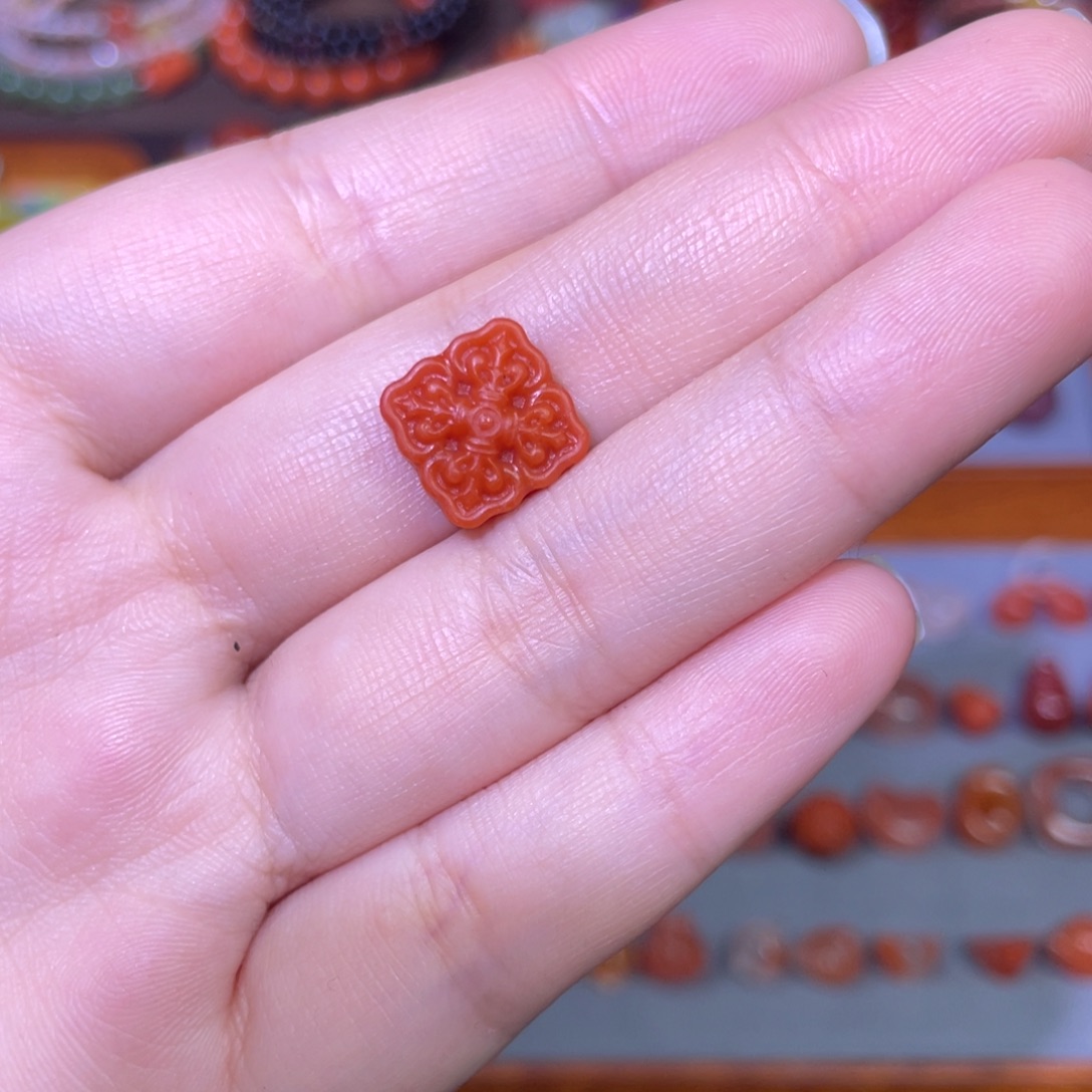 南红玛瑙未镶嵌十字金刚杵方牌