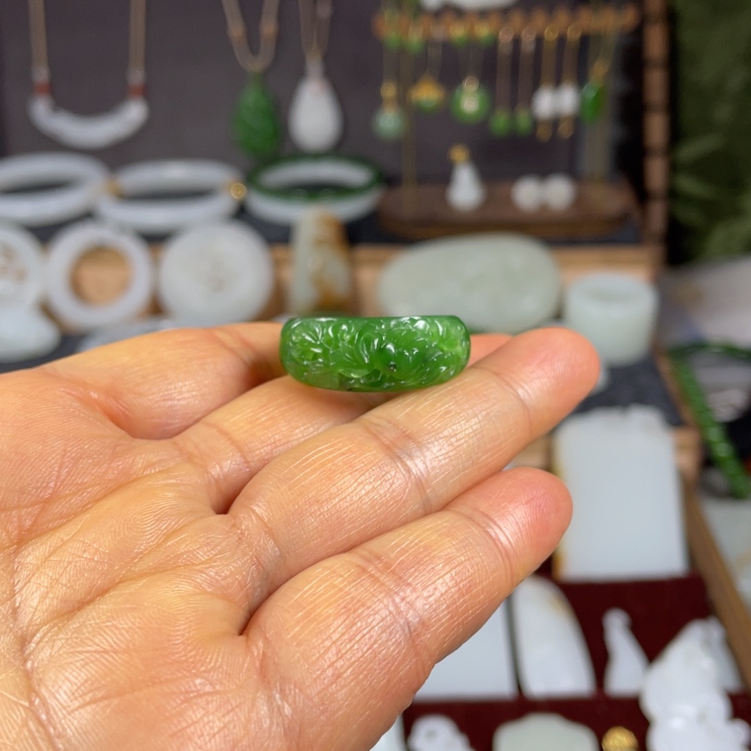 伯***兮和田玉未镶嵌颈饰