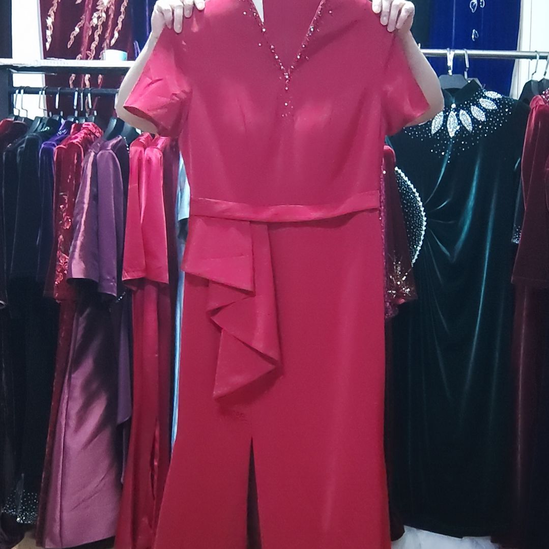 燕***格酒红色v领大长款礼服鱼尾裙l码