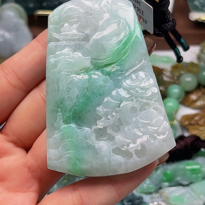 翡翠未镶嵌颈饰挂件