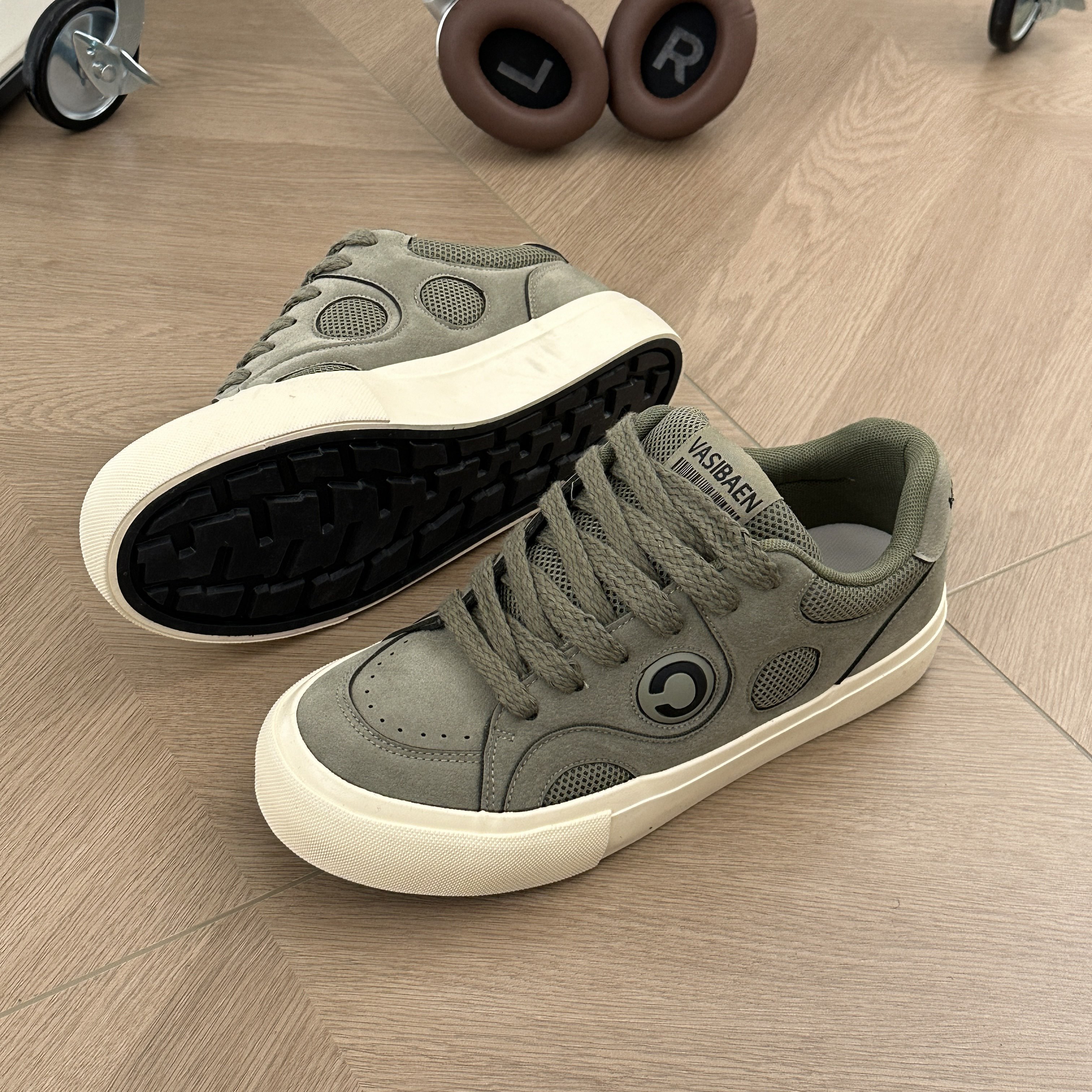 原创设计痞帅男款鞋子2025秋冬休闲面包板鞋小众嘻哈潮流新款男鞋