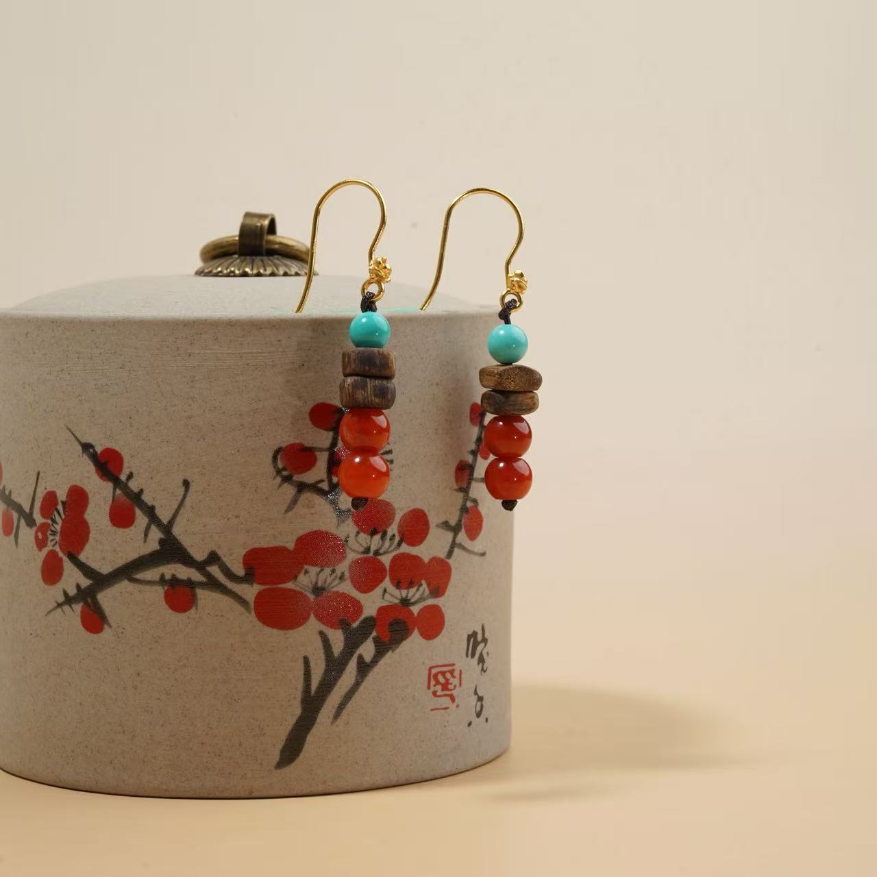 沉香【胭脂】海南莺歌绿奇楠民族风南红耳钩配饰（多样性发其一）