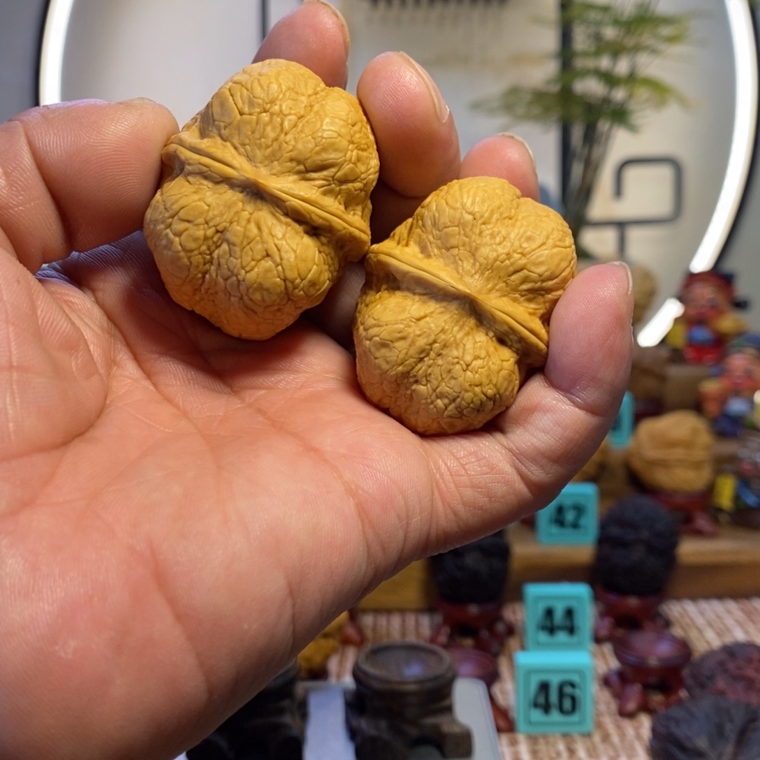 她***。吊坠龙脊菩提方尊