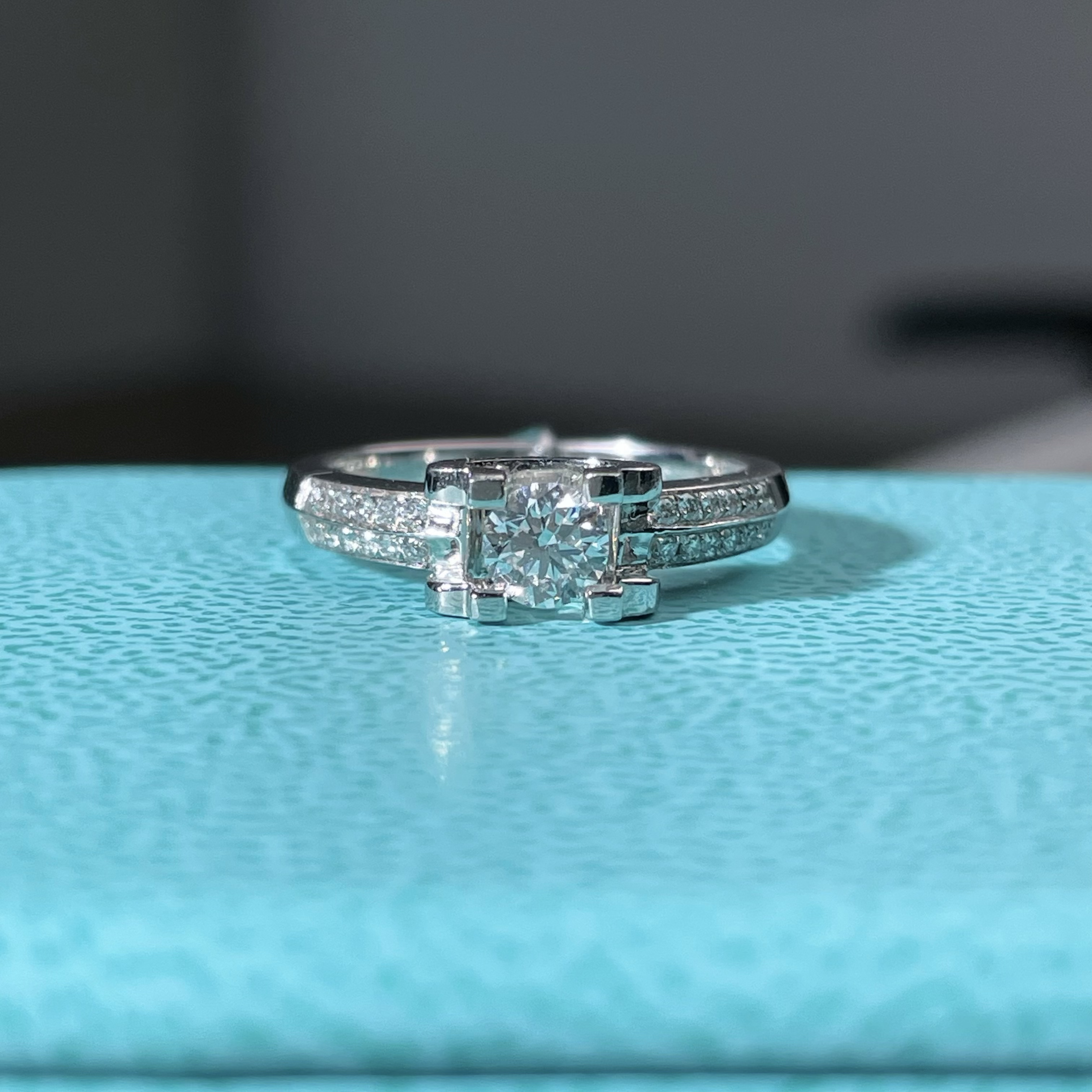 PT950铂金主钻30.5分双戒臂牛头钻戒克重4.876克净度VS颜色FG 11#