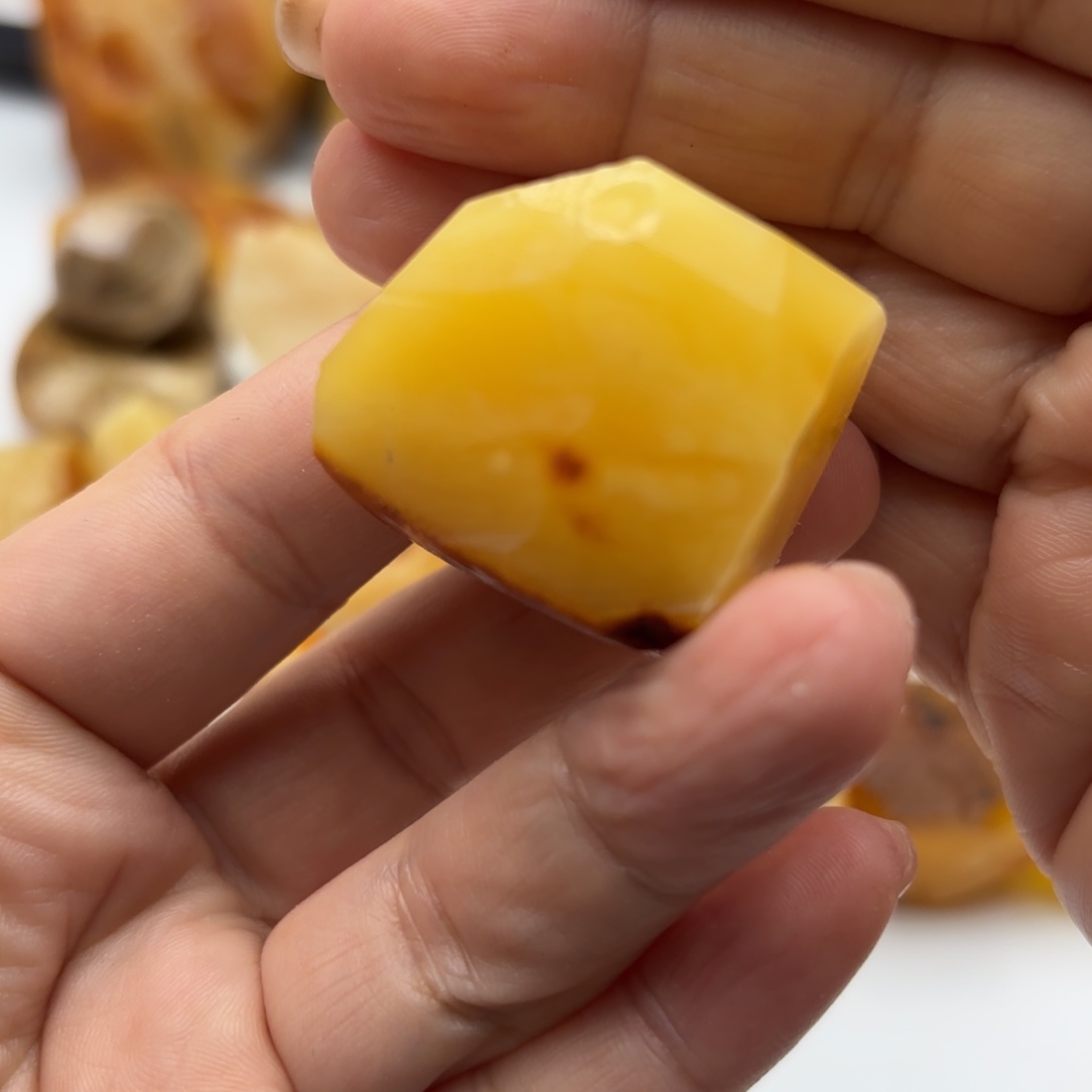 定制琥珀未镶嵌张***猫琥珀